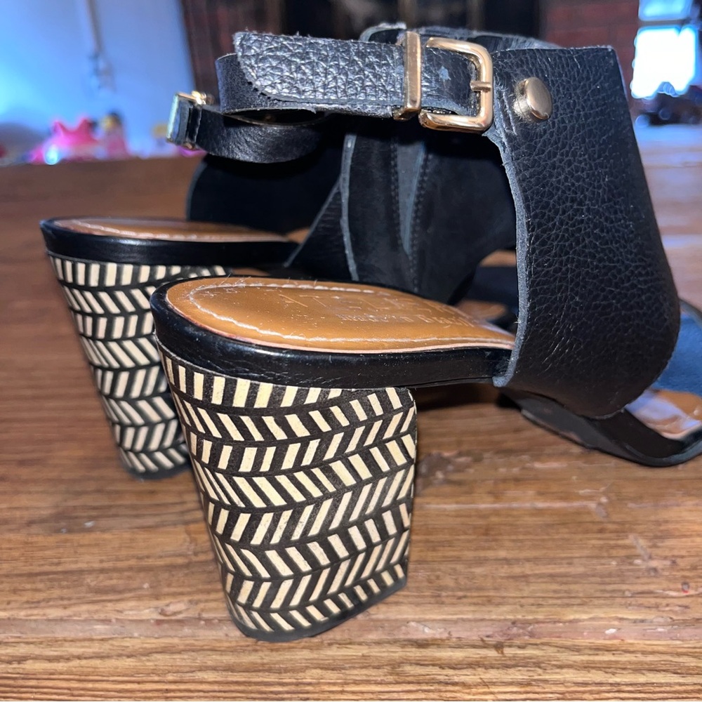 Ateliers Leather Sandals with Patterned Block Heel Sandals - Picture 6 of 10
